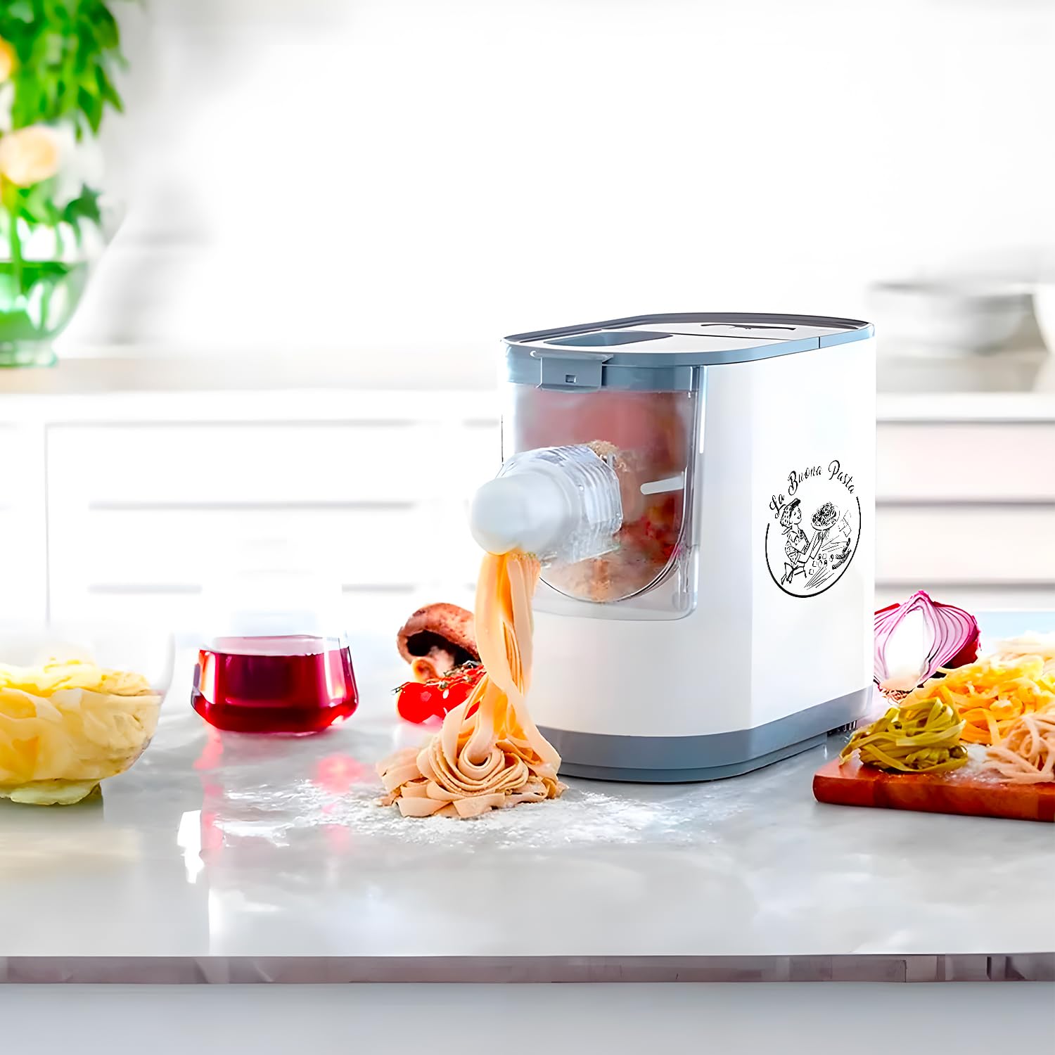 DCG PM1750 - macchina per la pasta. Impasta in 3 minuti, pasta pronta entro 10 minuti. Capacità: 350 gr di farina. 12 stampi per la pasta