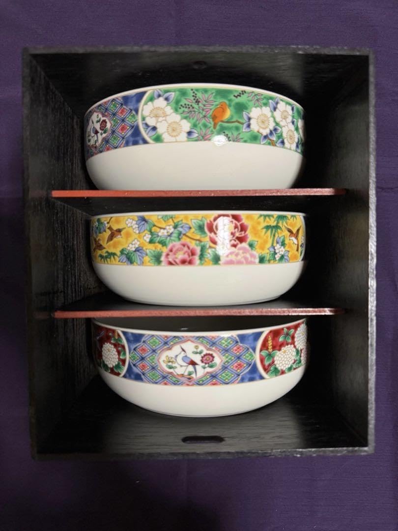 ⭐️ 有田焼 弥左衛門窯 金彩染錦 元禄みやび 輪花 大鉢 美品 ⭐️ Amazon.co.jp: 有田焼 やまと窯 三ツ組盛鉢 絵変わり 花鳥 菱紋