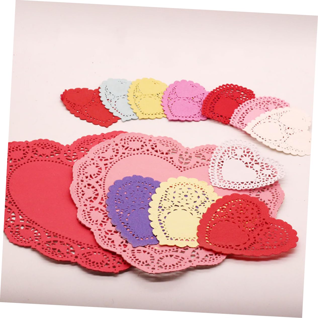 CONGARTENO Heart Doilies Cake Base Paper 250pcs Small Decorative Doilies Paper Lace Cutouts Wedding Table Decor Diy Craft Random Color