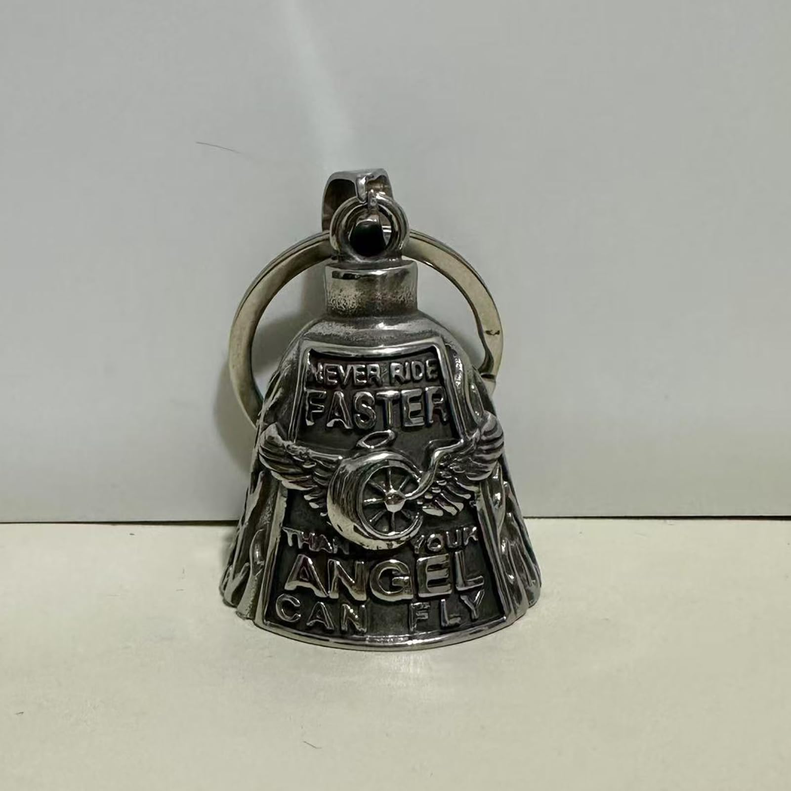 Cyberwork Campana Moto Amuleto de Suerte, Guardian Bell en Acero de Titanio con Diseño 3D, Campana Biker como Llavero Moteros, Accesorio Protector para Moto, Regalos para Moteros — view 8
