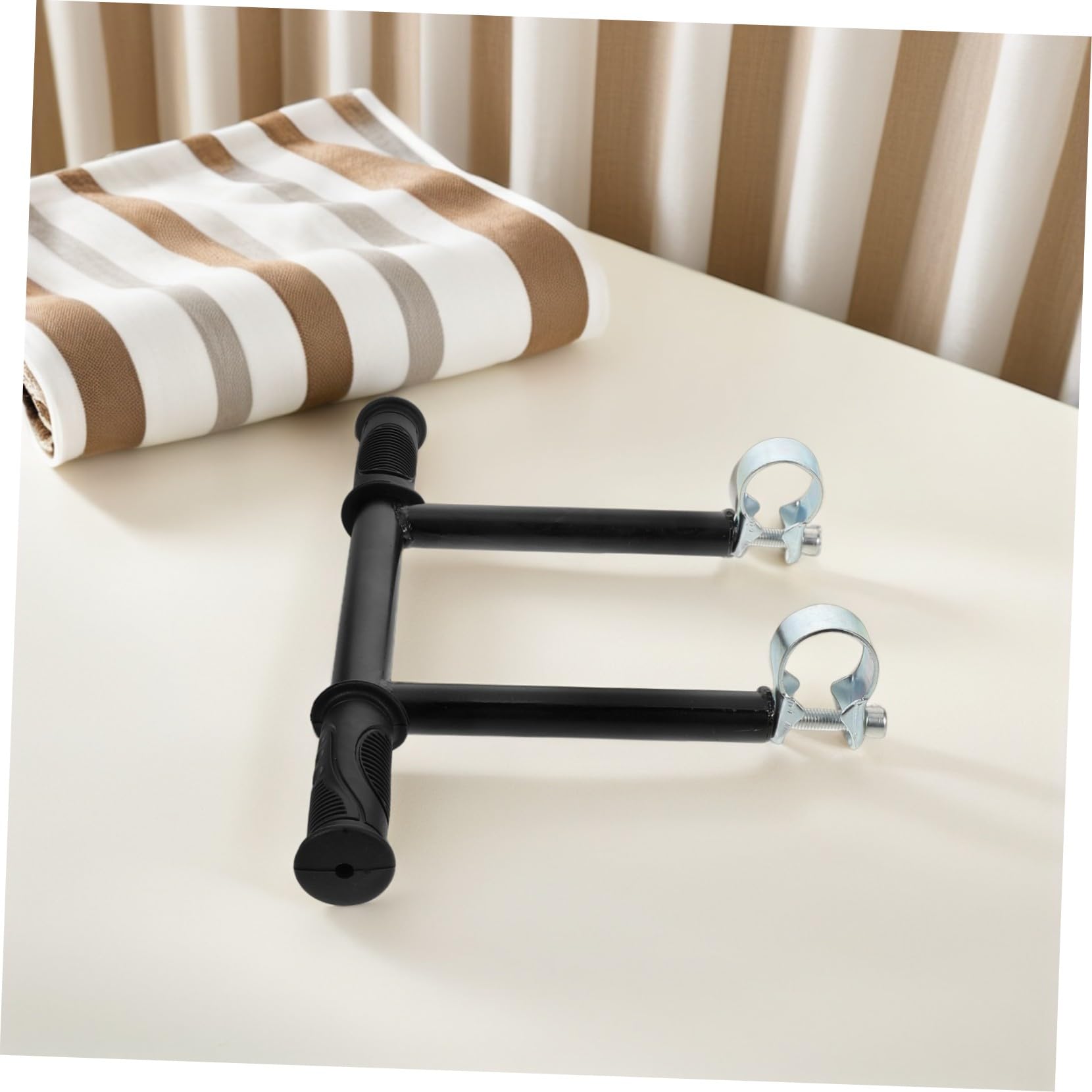 Maniglia di Estensione Passeggino Nero in Acciaio Inox e Plastico | Diametro Interno Clip 32mm, Distanza Viti 14mm, Presa Ergonomica, Uso Quotidiano e Gite in Famiglia
