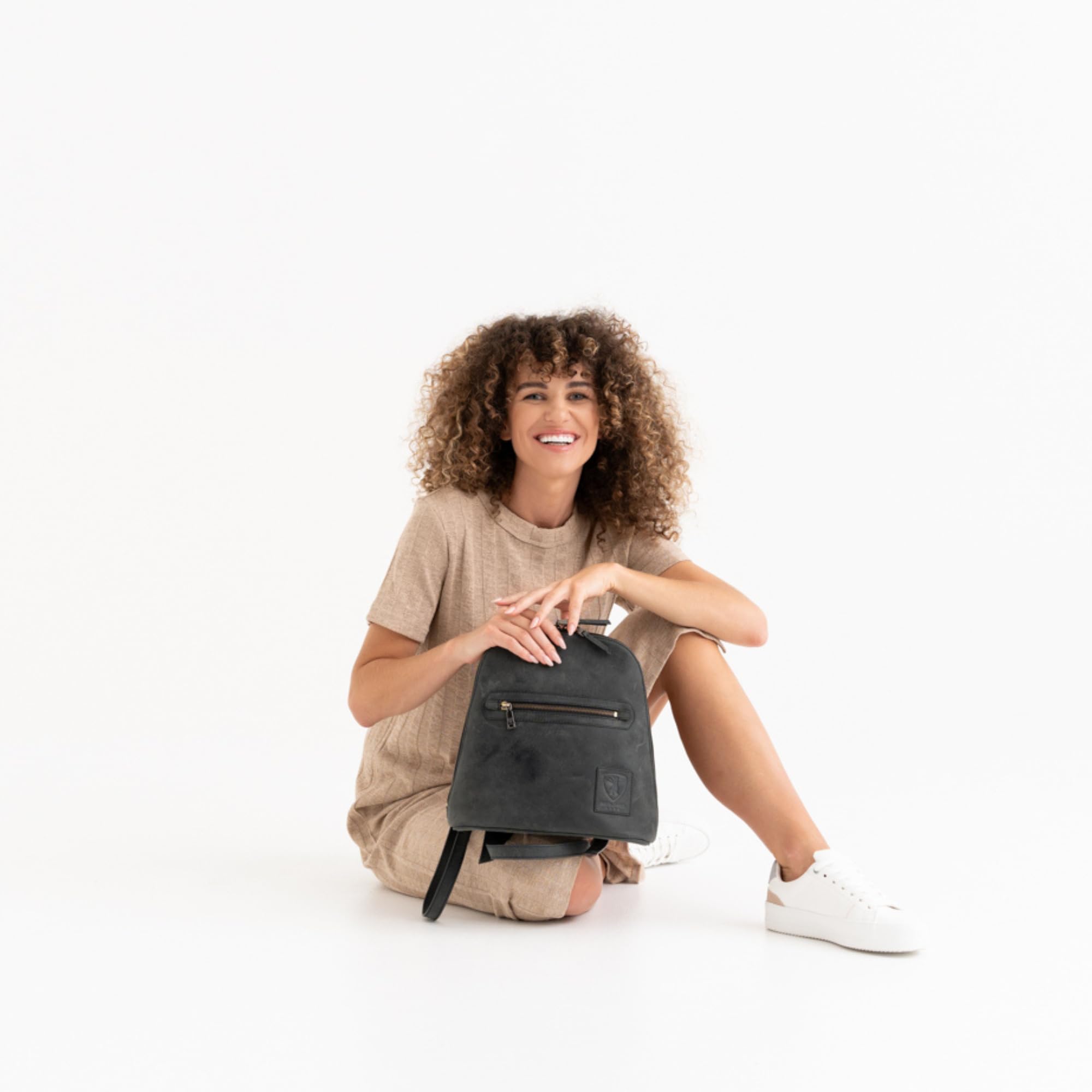 Berliner Bags Zaino Donna Diana in Vera Pelle, Zainetto Compatto da Giorno con Zip, Backpack Elegante per Uso Quotidiano e Viaggio – Grigio Scuro
