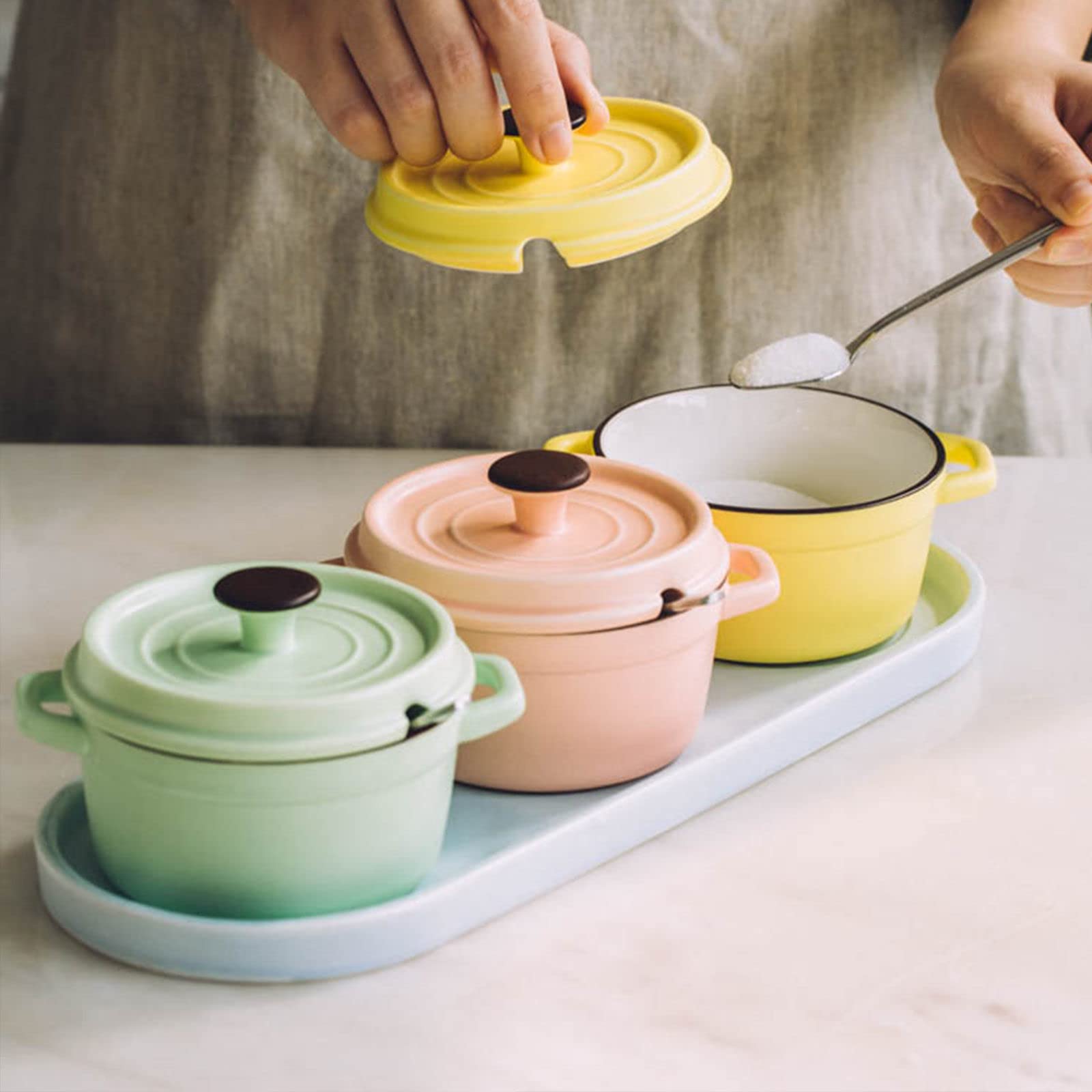 Azucarero, Bote para Condimentos, Azucarero con Tapa Y Cuchara, Cazo con Forma De Salero, Tarro para Almacenar Azúcar En Colores Dulces, Recipiente para Especias, Co,Pink-260ml