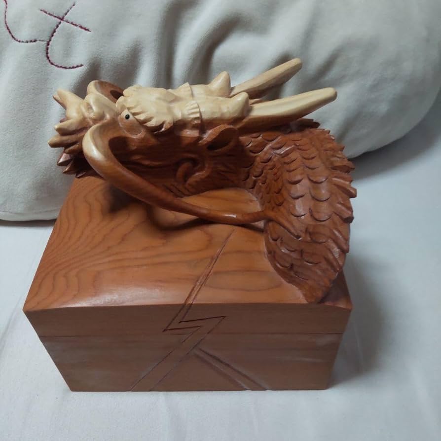 9月セール飛騨高山 谷口彫刻一位一刀彫 龍箱箱 9月セール飛騨高山 谷口彫刻一位一刀彫 龍箱箱