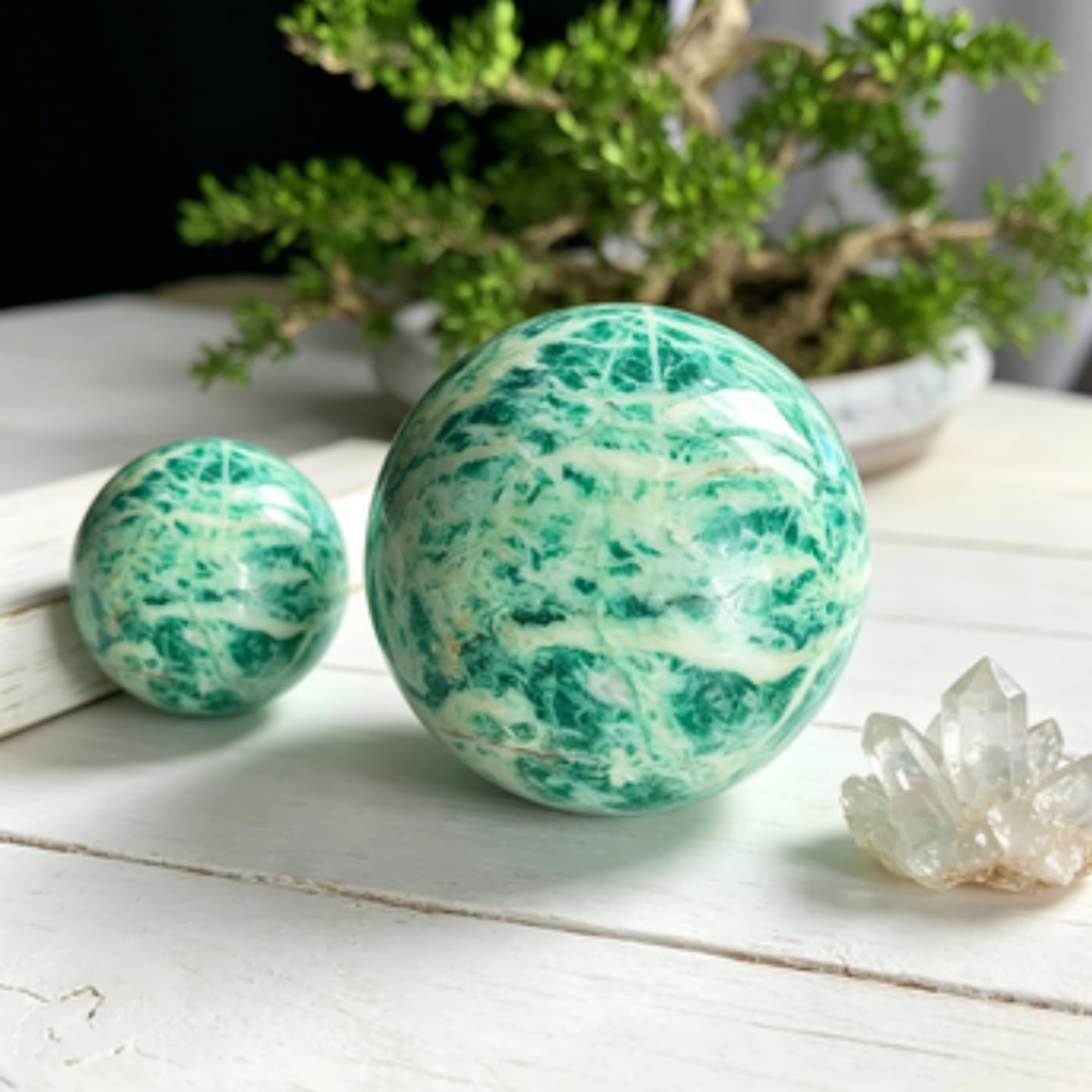 Sfera di cristallo verde naturale del Qinghai - Sfera di pietra grezza | Cristallo curativo per l'arredamento di casa e ufficio | Pietra energetica Feng Shui | Regalo per meditazione