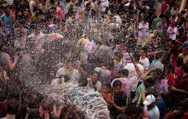 Image of Holi BOSS Colour Snow Spray | |Red /Pink | Non - Toxic | Eco - Friendly | 550ML | Made in India | Popo Toys