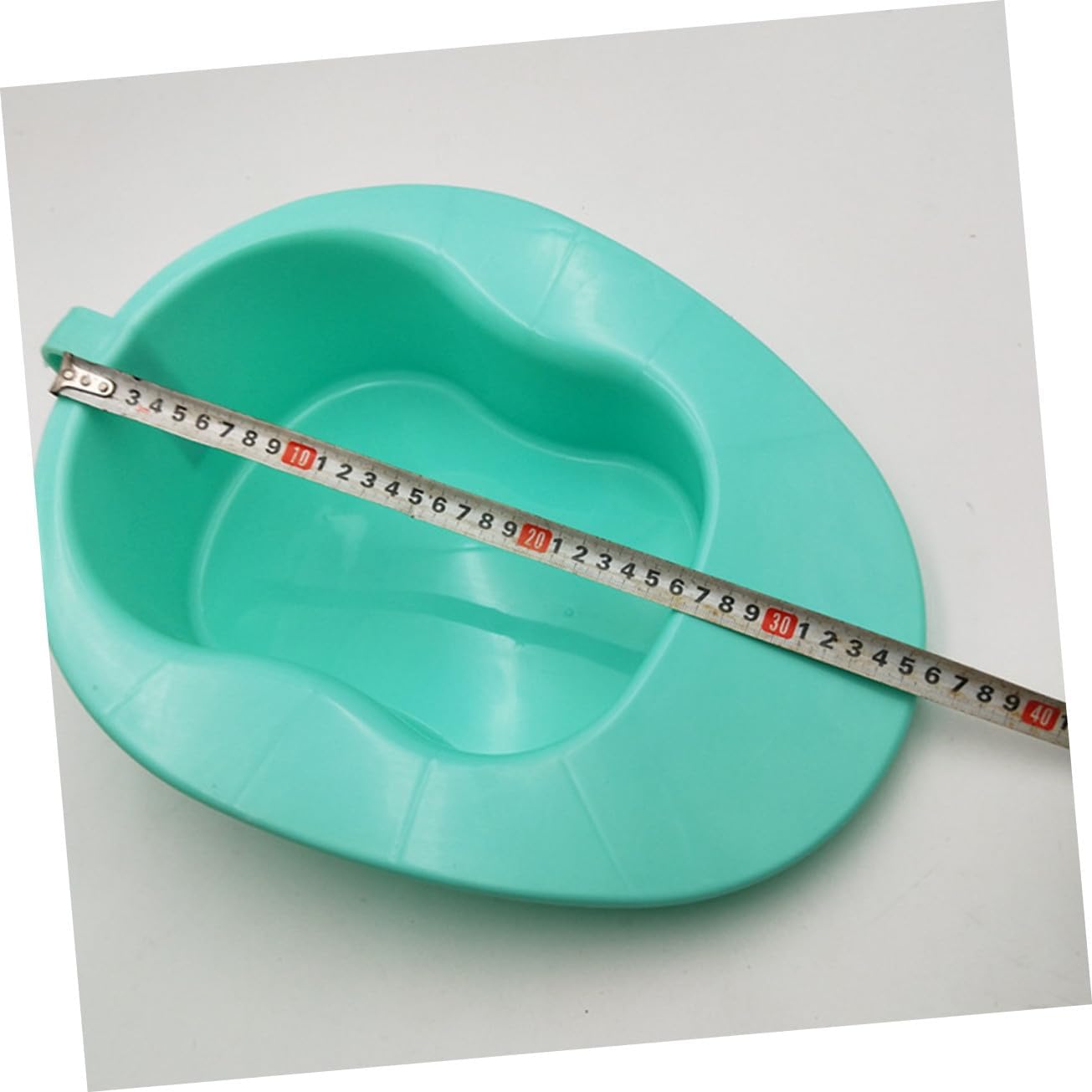 Plastic Bedpan with Handle for Bedridden Patients and Pregnant Women Horizontal Urinal with Curved Edges for Comfortable Use Wide Seat Surface Suitable for Elderly Disabled and