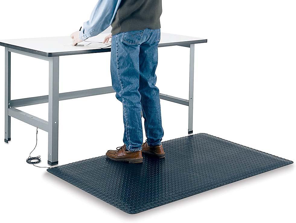 Wearwell 786 Diamond-Plate Electrically Conductive Anti-Fatigue Mat with Snap, for Dry Areas, 3' Width x 5' Length x 9/16 Thickness, Black