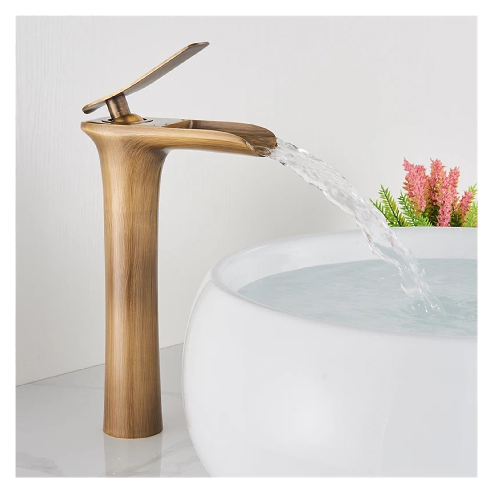 Mitigeur salle de bains haute cascade contre éclaboussures vasque