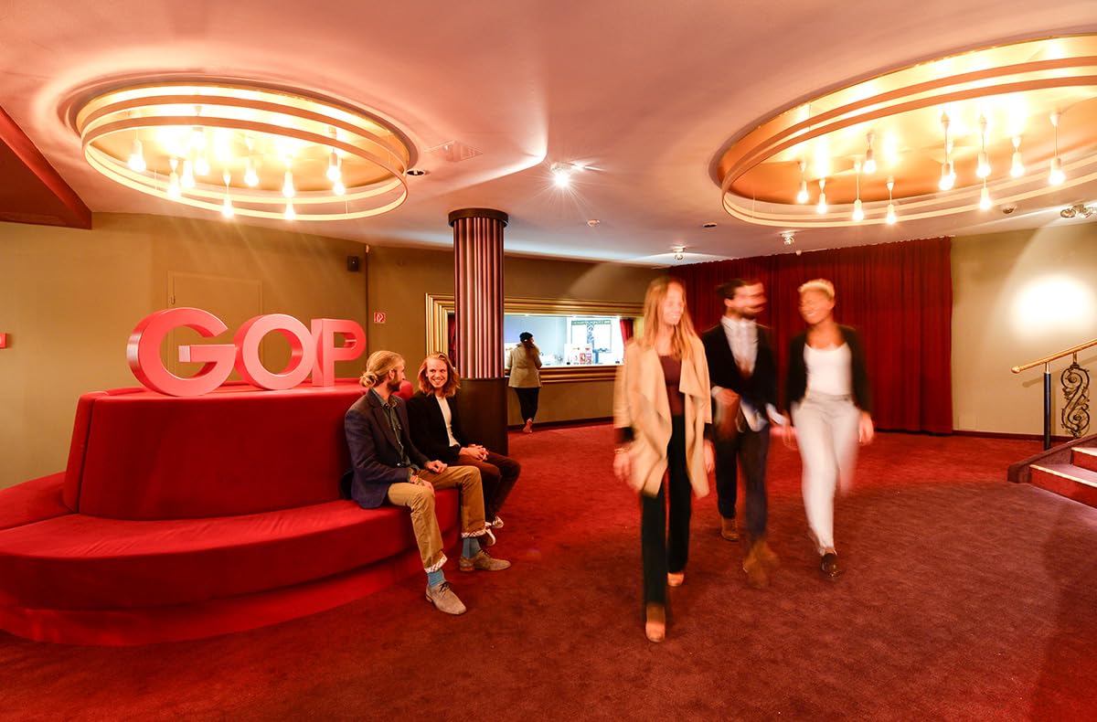 JOCHEN SCHWEIZER Geschenkgutschein: GOP Varieté-Theater für 2