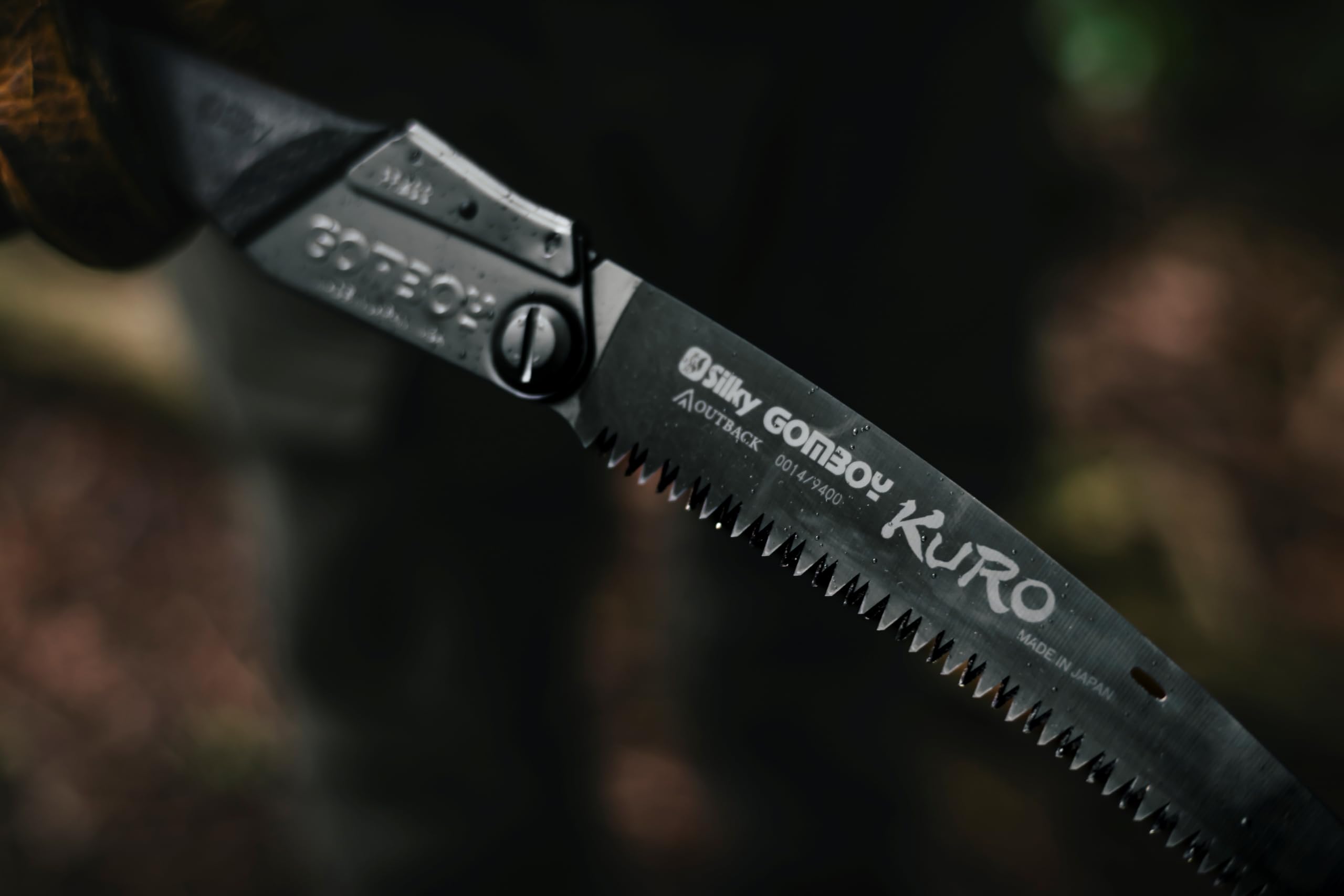 Silky japanische Klappsäge Gomboy Curve Outback „KURO“ - Limited Edition - 240 mm 8 ZpZ gebogene Klinge – Black Oxide Beschichtung – Arbor-Composite-Griff – Outdoor, Bushcraft & Forst