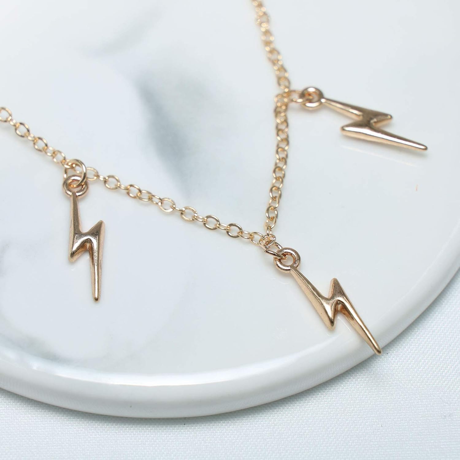 Yienate Fashion Lightning Bolt Pendant Choker Necklace Gold Chain Dainty Tassel Lightning Bolt Minimalist Charm Nightclub Bar Necklace Jewelry for Women and Girls - Image 4