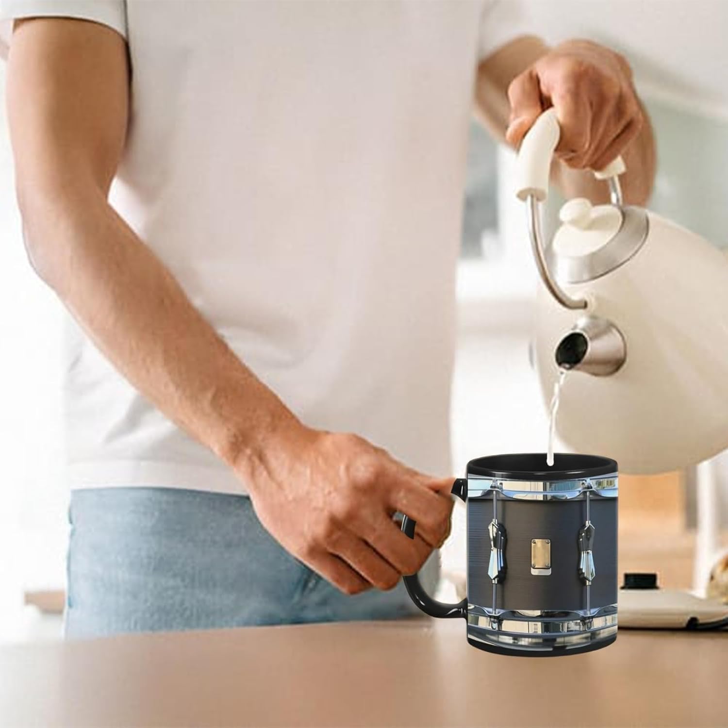 Tazza Vintage Nera con Tamburo, Divertenti Regali per Batteristi, Nuovo Regalo 2025 per Batterista, Tazza da caffè con Tamburo, Divertente Tazza Britannica con Tamburo, Tazza D, White
