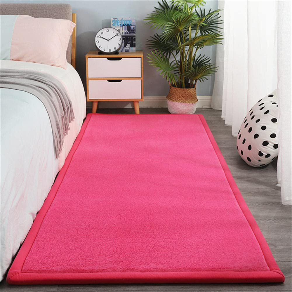 Tapis polaire rose corail creez une decoration de salon cocooning et moderne