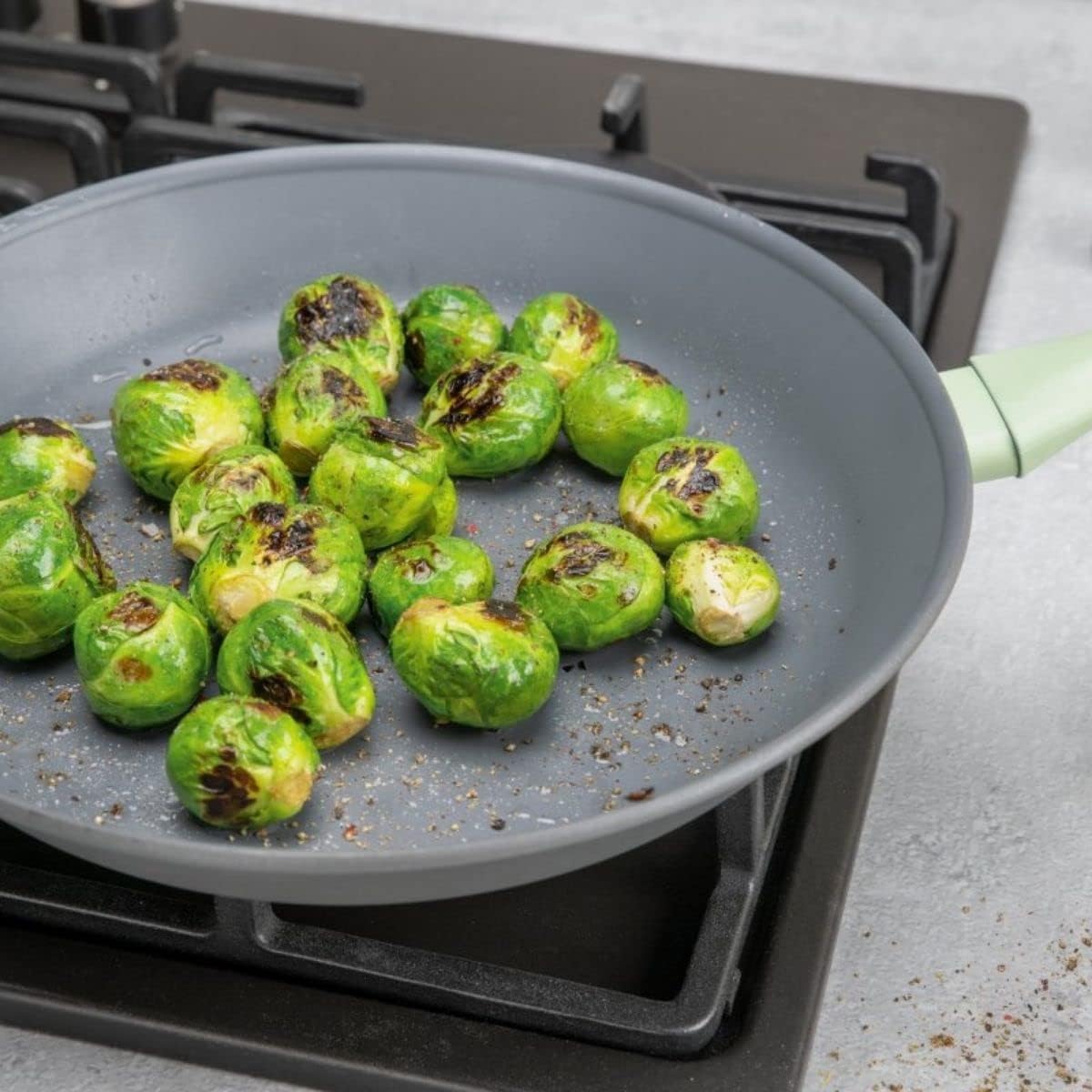 FACKELMANN 20 cm Frying Pan - Sustainable 100% Recycled Aluminium with Non-Stick Coating - Ergonomic Soft Touch Handle - Small Induction Pan for Cooking & Sewing