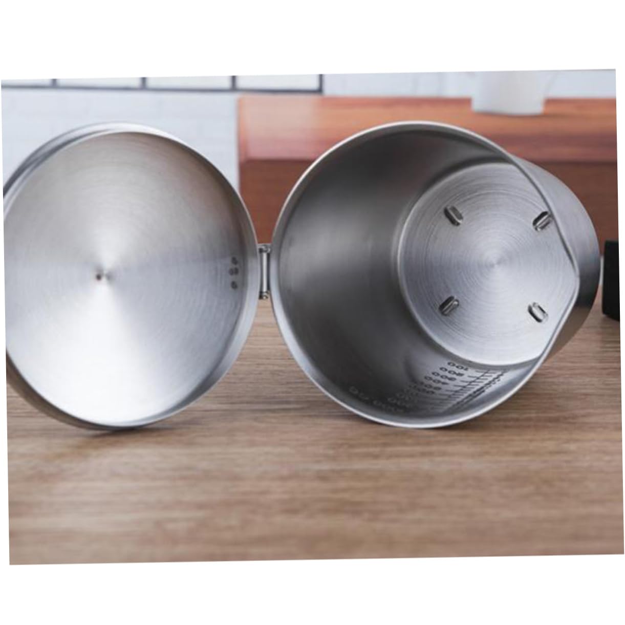 BESTYASH Misurino per Misurare e Mantenere Caldo Latte da 700ml in Acciaio Inossidabile con Coperchio Speciale Tazza Graduata per Espresso e Latte