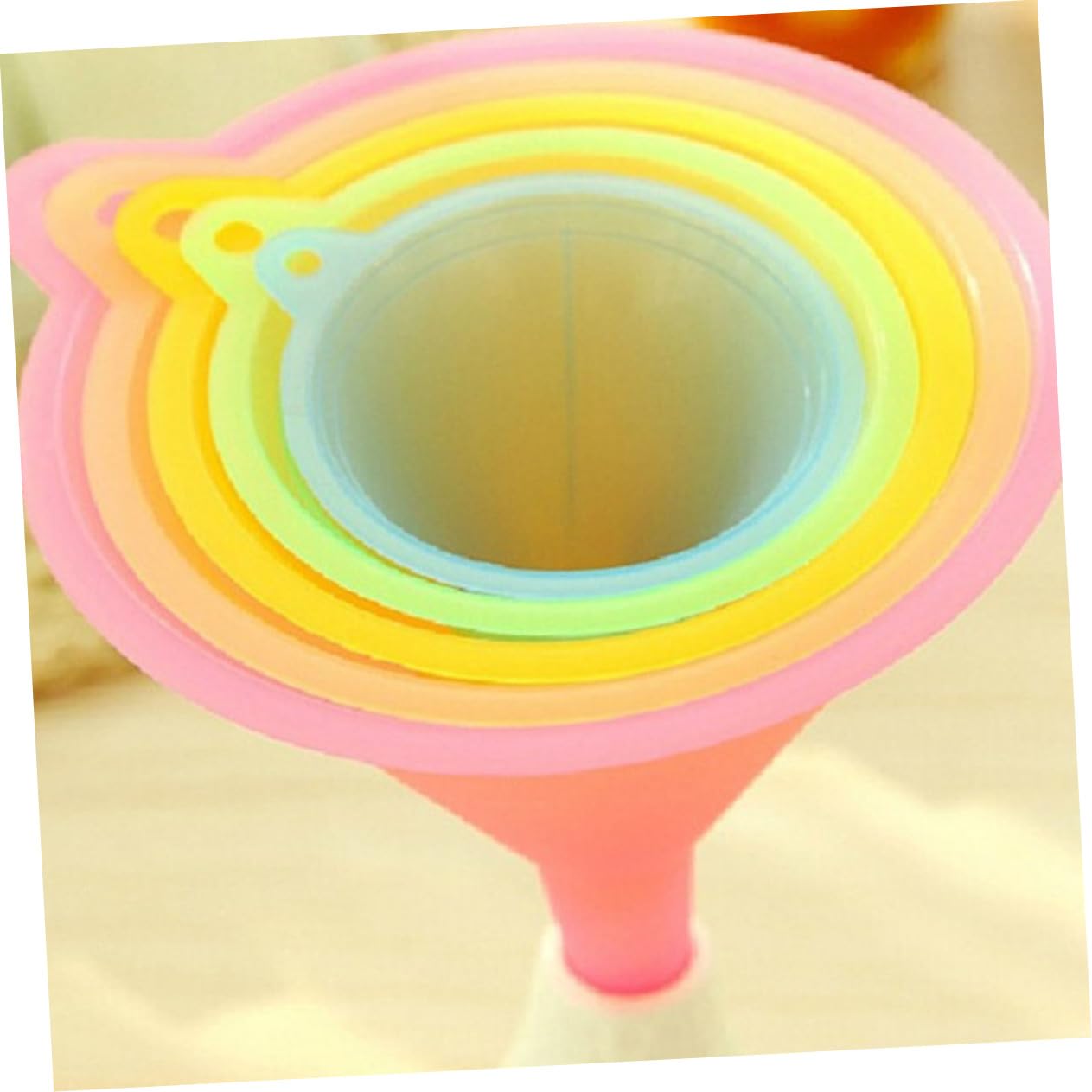 DECHOUS 5pcs 5 Small Funnels Kitchen Flask Funnels Cosmetic Lotion Funnels Oil Funnel Canning Small Funnels for Filling Small Spices Funnels Powder Wide-Mouth Filler Liquid Food Plastic