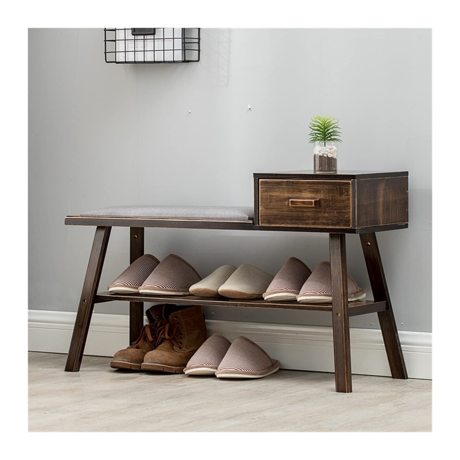 Étagère à chaussures en bois et banc d'entrée pour un accueil chaleureux