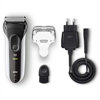 ماكينة حلاقة برو سكين 3020s الفئة الثالثة مع غطاء حماية من براون، ماكينة حلاقة بتقنية مايكروكومب بنظام قص بآلية ثلاثية المفعول مع قطعتين من شفرات سينسو فويل مع دقة مدمجة بلون أبيض