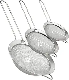 Kit com 3 Peneiras de Cozinha Inox com Alça – Tamanhos 8cm, 10cm e 12cm – Para Coar, Peneirar e Lavar Alimentos com Facilidade - Premium
