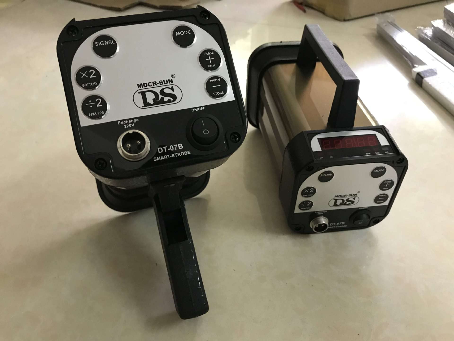 Stroboscope DT-07B numérique sans contact pour mesurer la vitesse de rotation