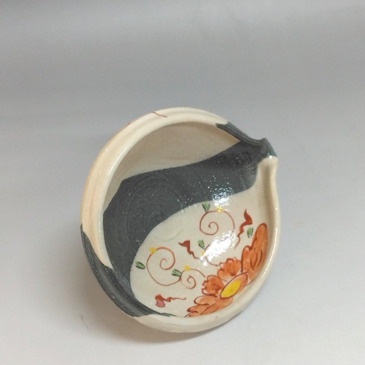 一三窯 北風一三 紅梅茶碗 共箱 栞 茶道具 抹茶碗 新品 未使用 です。 一三窯 北風一三 紅梅茶碗 共箱 栞 茶道具 抹茶碗 です。 一