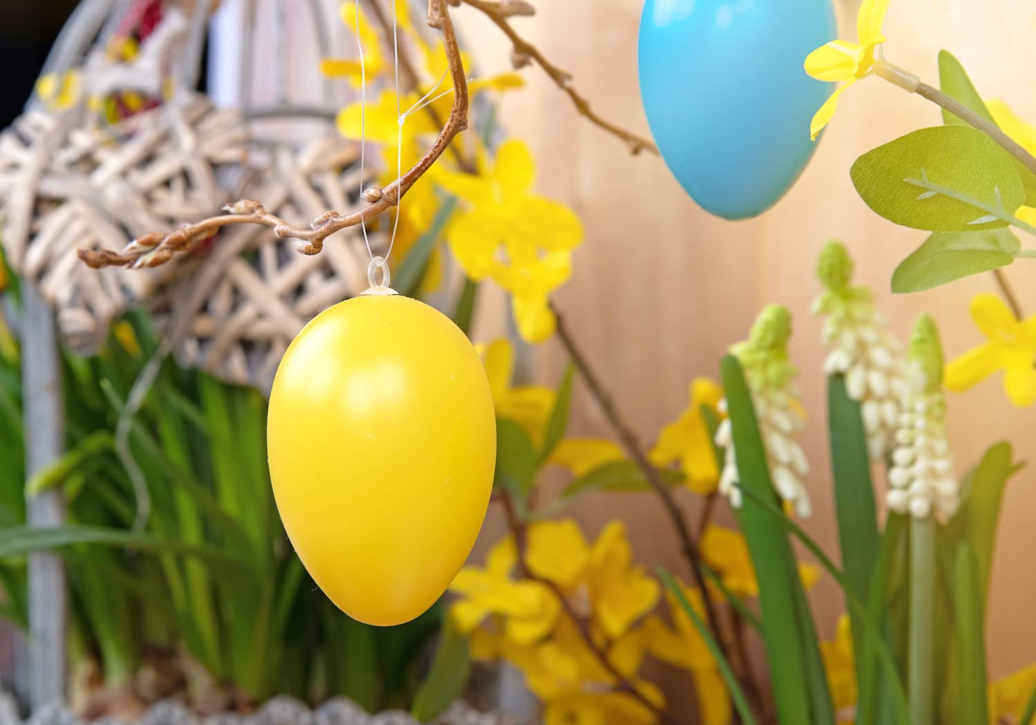 Idena 31489 XXL Easter Egg Set with 100 Colourful Plastic Eggs for Crafting, Dyeing, Pasting and Hanging as Decoration for Easter Bouquets and Branches