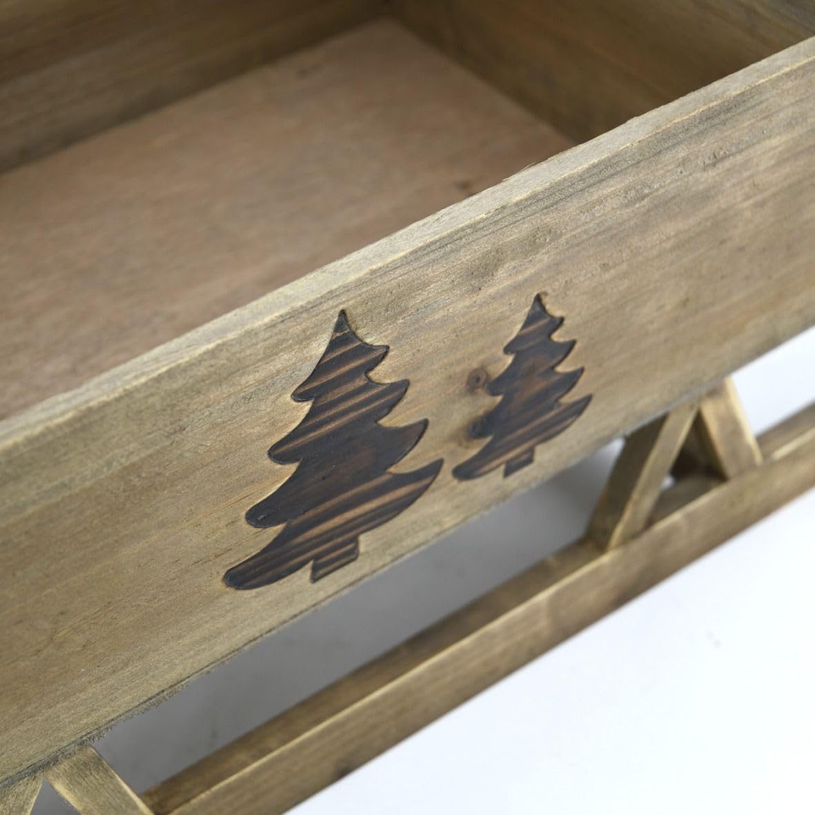 AUBRY GASPARD - Luge Bois Teinté Sapin - Naturel Brun - 58 x 24 x 23 cm - Décor Sapins - Polyvalente Jardinière, Décoration, Présentation Produits - Contenant 37 x 23 x 12 cm - Léger et Élégant