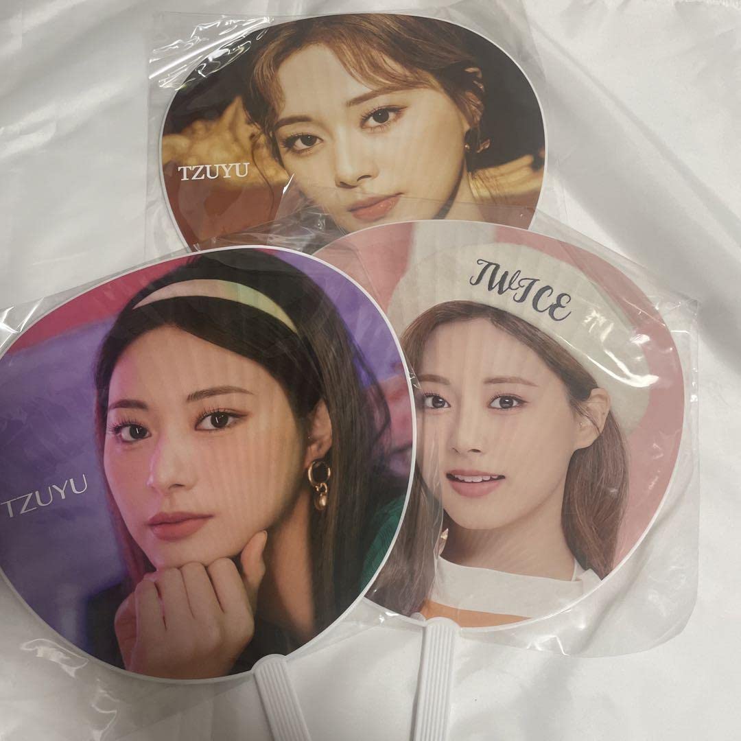 Twice ツウィ うちわ セット 16枚 Amazon.co.jp: TWICE ツウィうちわセット : おもちゃ