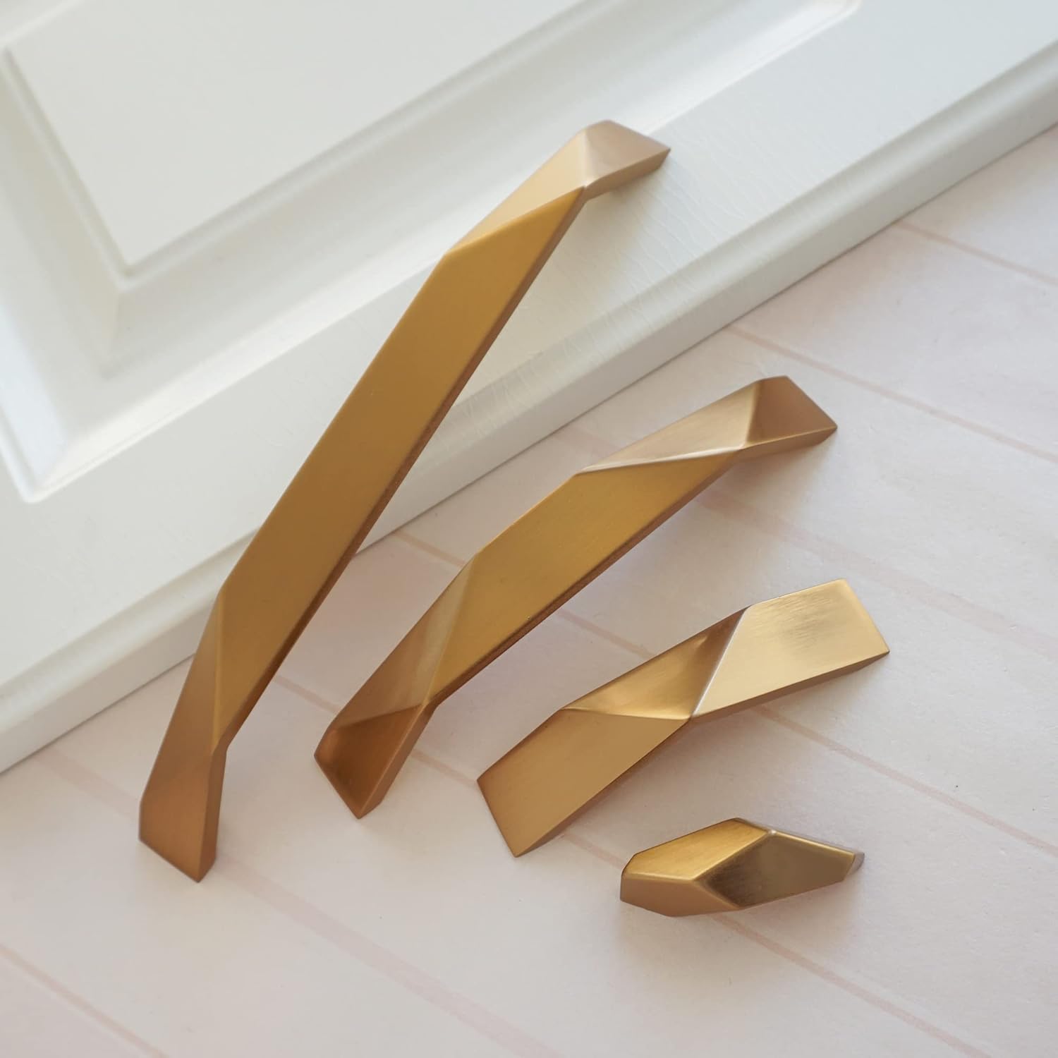 7.55" 4Pack Champagne Gold Cabinet Knob Pull Unique Drawer Knob Pulls Cabinet Pulls Handles Kitchen Hardware (4, 7 9/16" Hole to Hole)