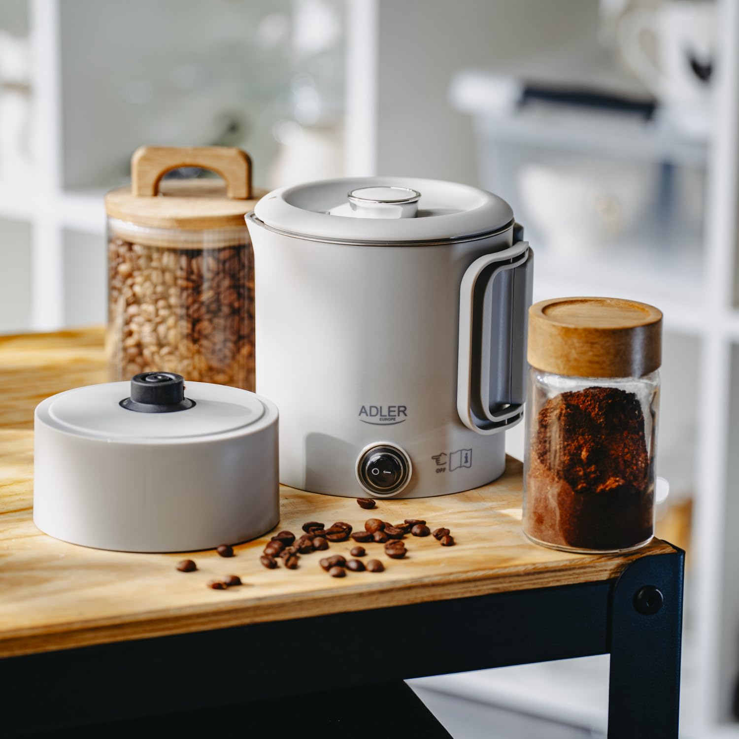 Adler Kompakter Reisewasserkocher 0,8 l 650 W | Klappbarer Griff Doppelte Edelstahlgehäuse 360° drehbarer Sockel Automatische Abschaltung Grau Typ E/F