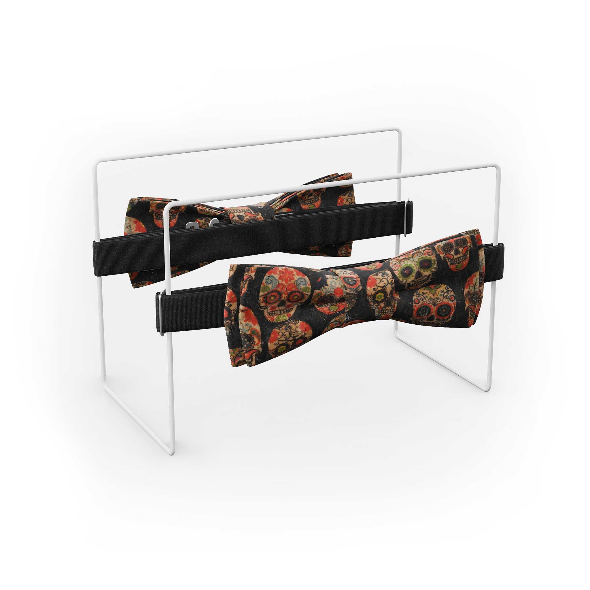 Made in Germany | Cravatta a farfalla MAY-TIE | 100% sughero | Style: Black Scull | SLIM SHAPE | legata e regolabile senza limiti con gancio di fissaggio | Uomo