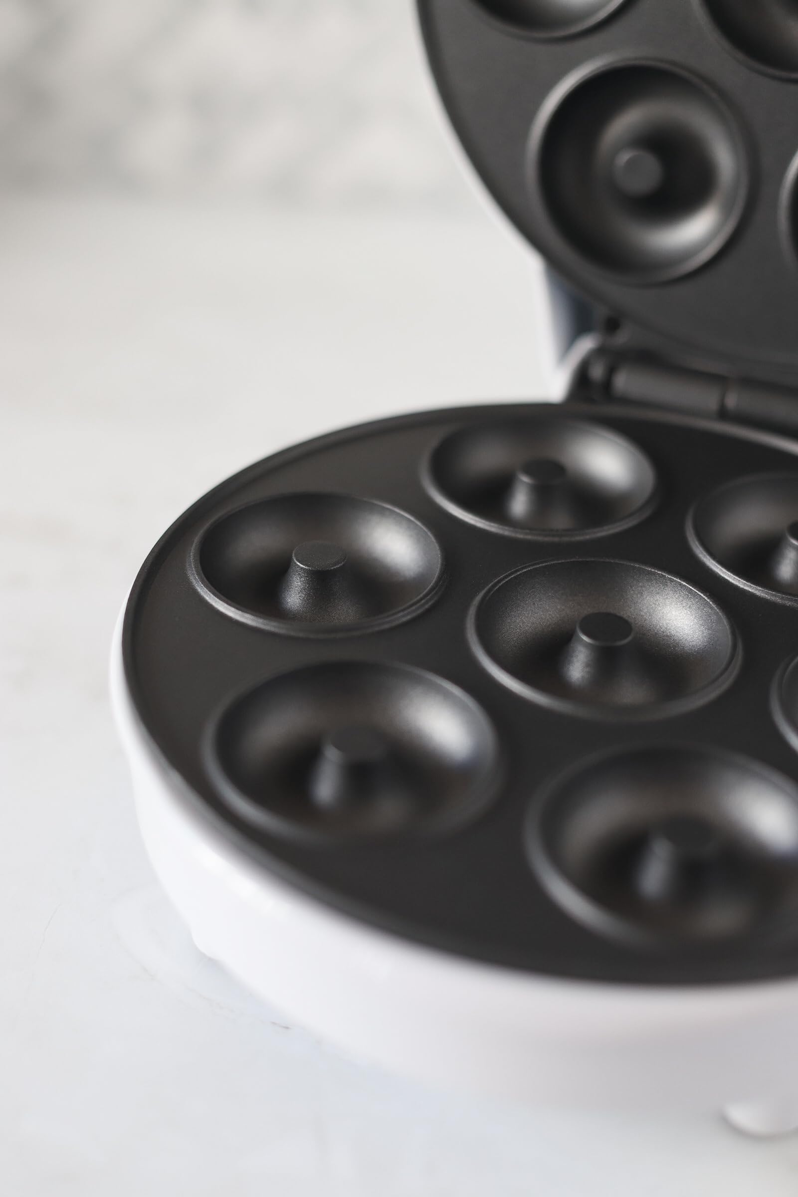 Donut Maker, Máquina para Mini Donuts Oryx – Antiadherente, 1000W, Fácil y Rápida de Usar