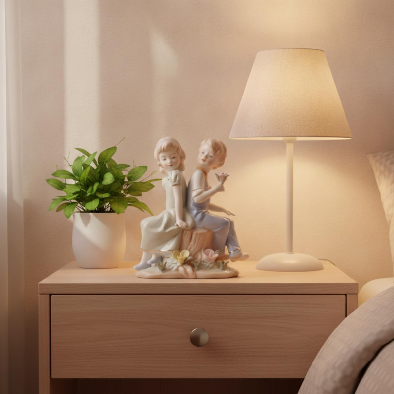 Gralara Pareja de Niños Figurita Estatua Escultura Adorno en Barnizada con Brillo Suave y Acabado Pulido Pieza de Mesa Compacta Que Ahorra Espacio Adecuada para Dormitorio Sala de Estar Regalo