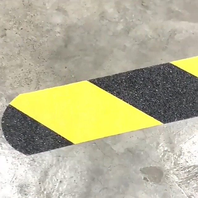 Nastro Antiscivolo Per Scale 10cm X 10m - Autoadesivo Per Interni/Esterni, Nero/Giallo - Foto 10