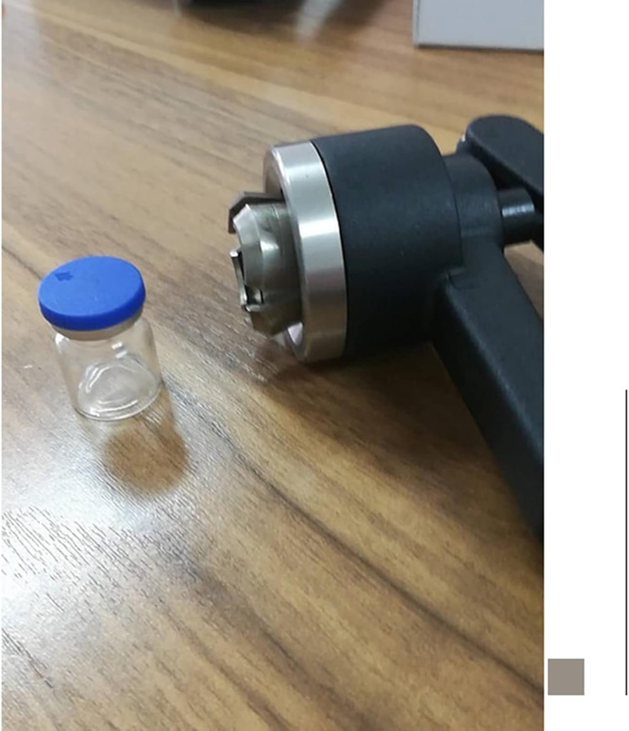 Máquina prensadora manual portátil, herramienta de tapado de mano para sellar tapas de plástico y aluminio, diseño compacto para uso doméstico y pequeño negocio
