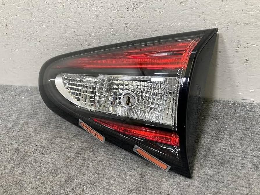 シエンタ　170系　後期タイプ右側テールランプ トヨタ 【中古】 シエンタ 170 右テールランプ 81551-52C90