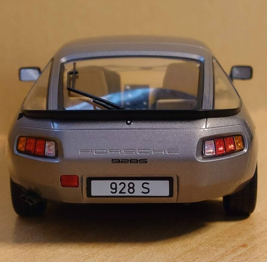 1/18 Porsche 928S 1979 Porsche Silver COUPE MGC Diecast Car