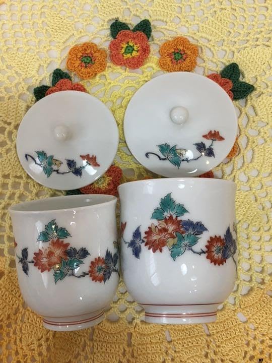 Amazon.co.jp: 人間国宝 13代 酒井田柿右衛門 作 夫婦湯呑 箱付き