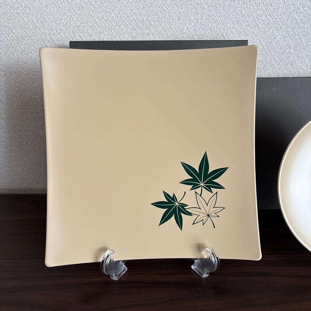 Amazon.co.jp: 山田平安堂 青紅葉 白漆 角皿丸皿 2枚 : ホーム＆キッチン