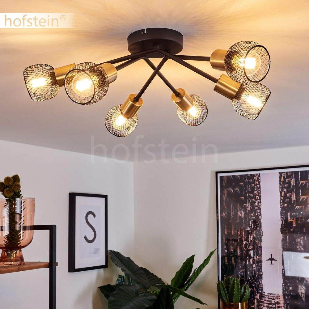 Cannabis Bush Groeit Onder Een Kamerlamp Stock Afbeelding - Image of gebladerte, onwettig: 210651379