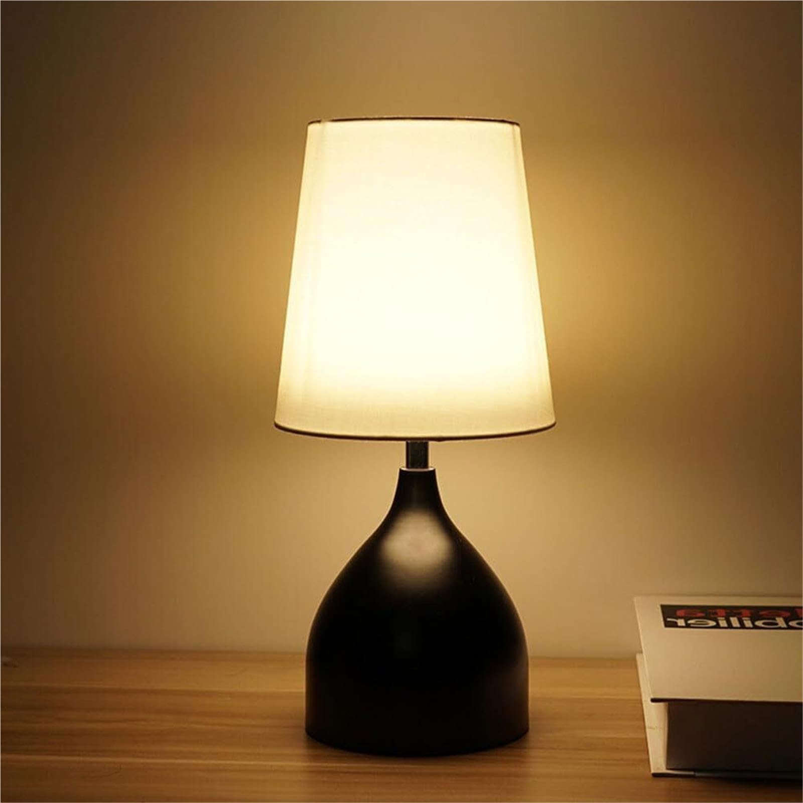 Ciepła i romantyczna lampa biurkowa nowoczesne minimalistyczne