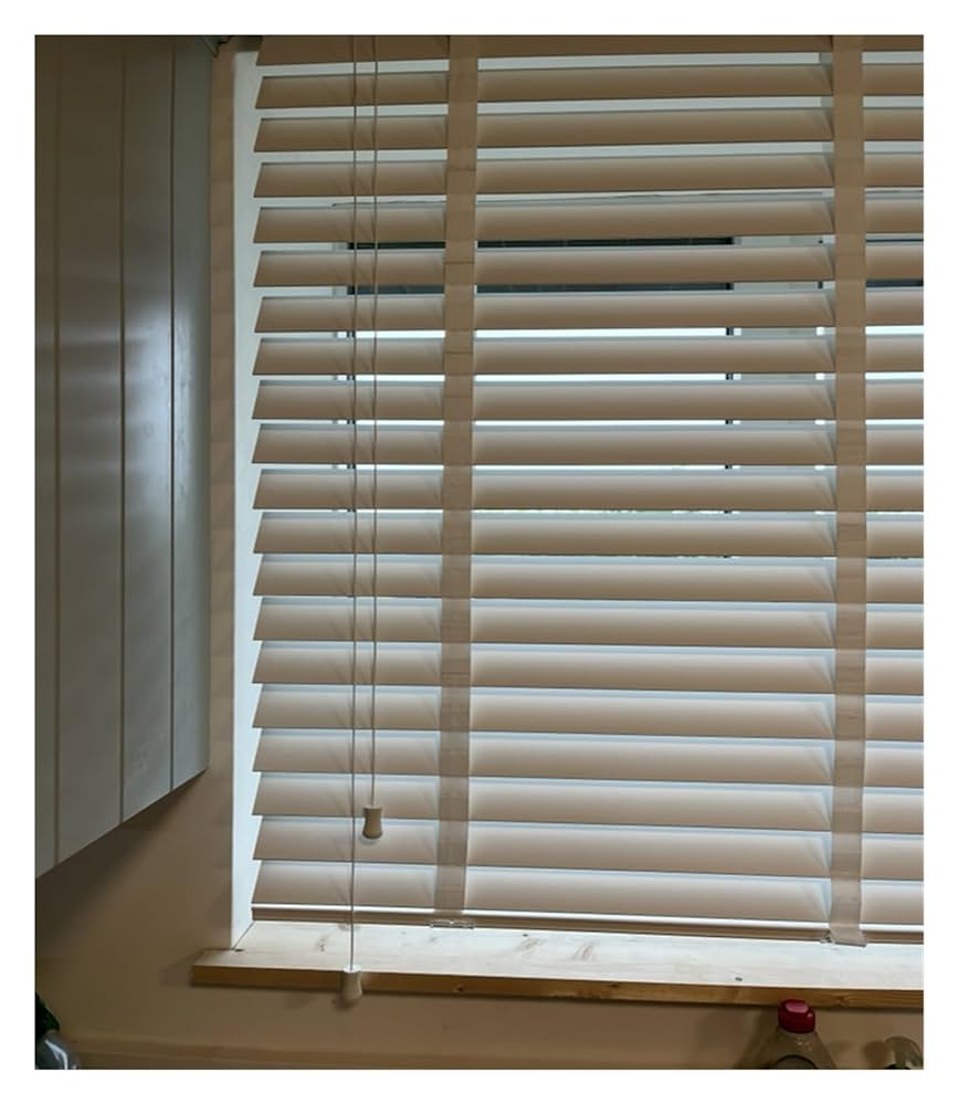 ブラインド２つ。ホワイト ブラインド 窓用 ブラインド2つ。ホワイト ブラインド 窓用