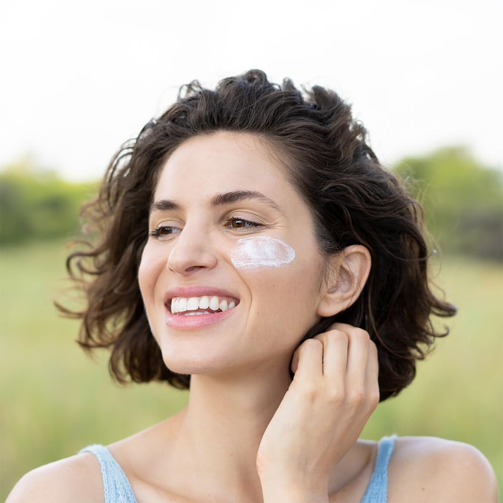 Babaria Crema Solar Facial SPF50+ con Ácido Hialurónico 75 ml – Hidratante, Antiarrugas y Antimanchas | Protector Solar 50 Facial UVA UVB e Infrarrojos