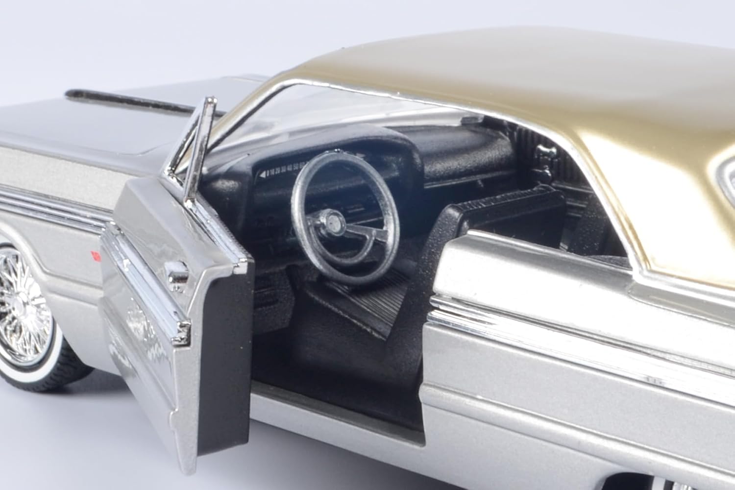 Motormax 1964 Chervolet Impala Get Low Series 1/24 Diecast Model Lowrider car