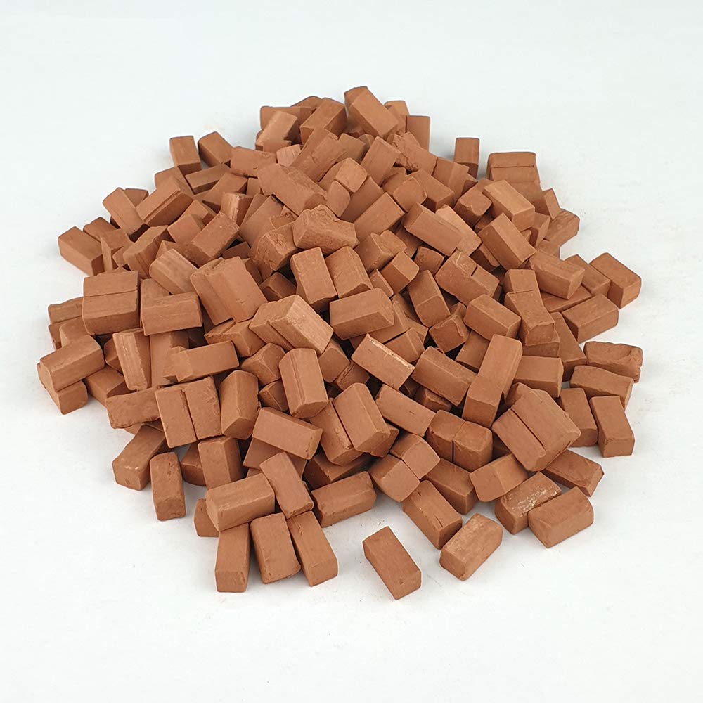 Pietra in miniatura. Pietra rossa a sezione quadrata 10 mm. (600u.)