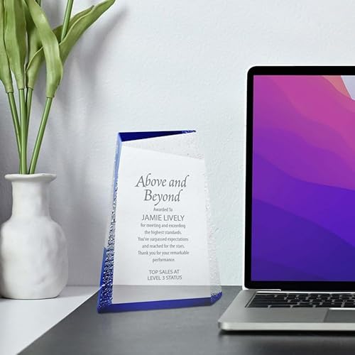 Miniatura 3 de Baudville Trofeo grabado  Diseño de gotas azules y de agua  Trofeo glaciar acrílico mediano  Rápido  Grabado personalizado de hasta tres líneas y