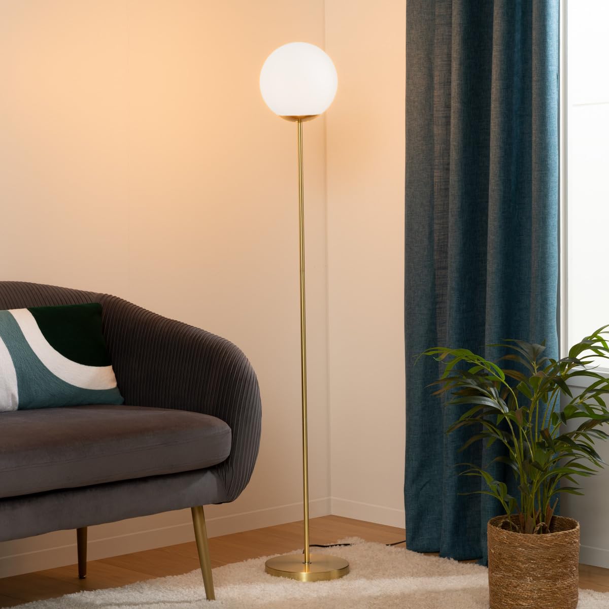 Atmosphera – Lampada da terra a sfera bianca su piedistallo dorato, altezza 134 cm