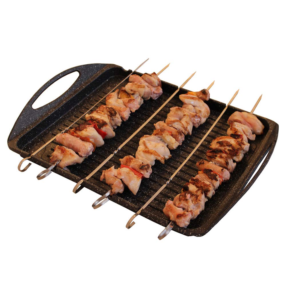 Griglia multiuso 100% antiaderente con rivestimento effetto pietra. Fondo ad induzione. Si può usare sia in forno che sul fornello. Porta spiedini. Manicature asportabili in Silicone