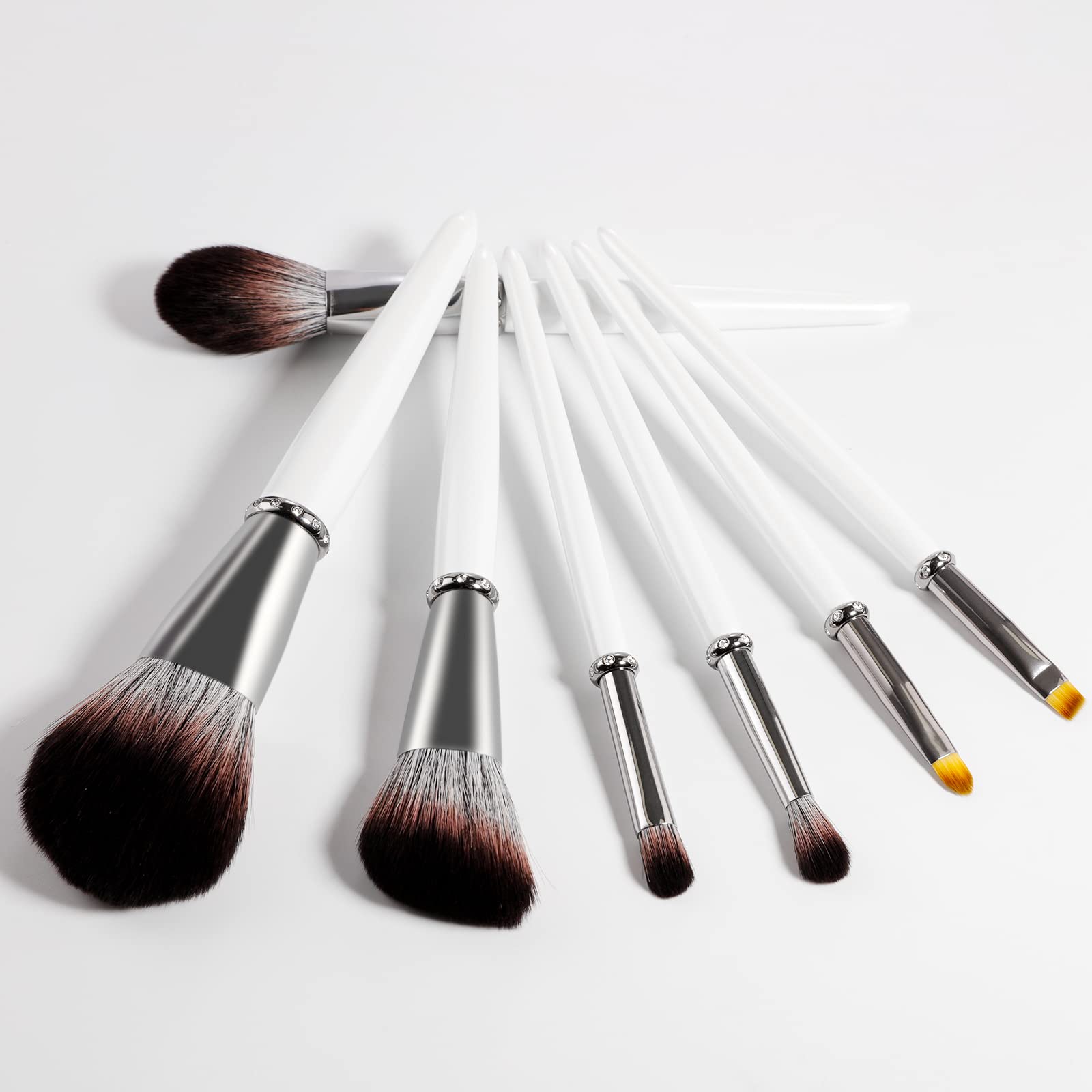 Amazon.co.jp: メイクブラシ，メイクアップブラシセット、ホワイト  